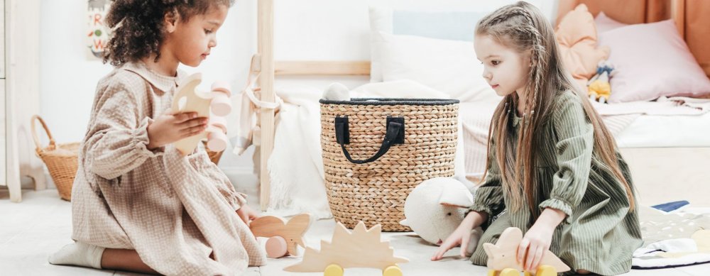 Comment rendre une chambre d'enfant plus confortable avec des jouets en bois